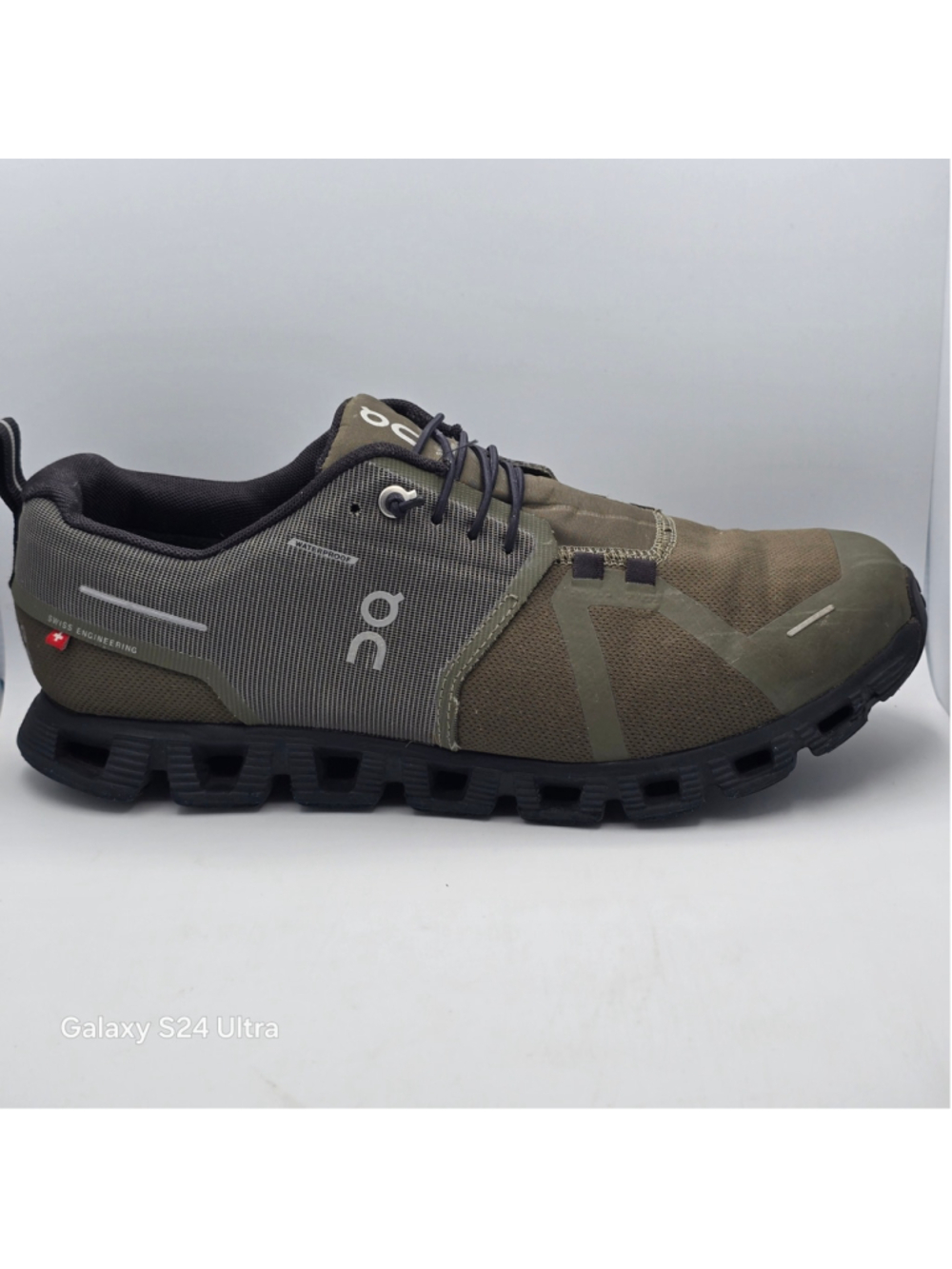 Men's On Cloud 5 Olive Green Waterproof Shoes! Size 8.5
